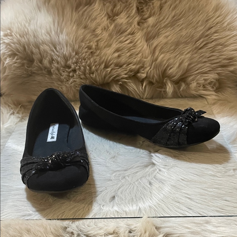 American Eagle Outfitters Black Flats with Glitter Bow